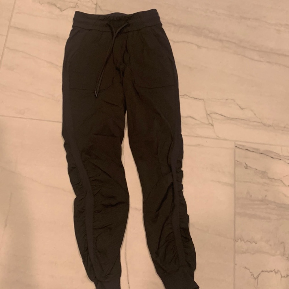 Lululemon Beyond the Studio High-Rise Jogger Pants charcoal gray size 2 like new